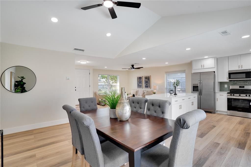 На продажу: $579,000 (3 спален, 2 ванн, 1397 Квадратных фут)