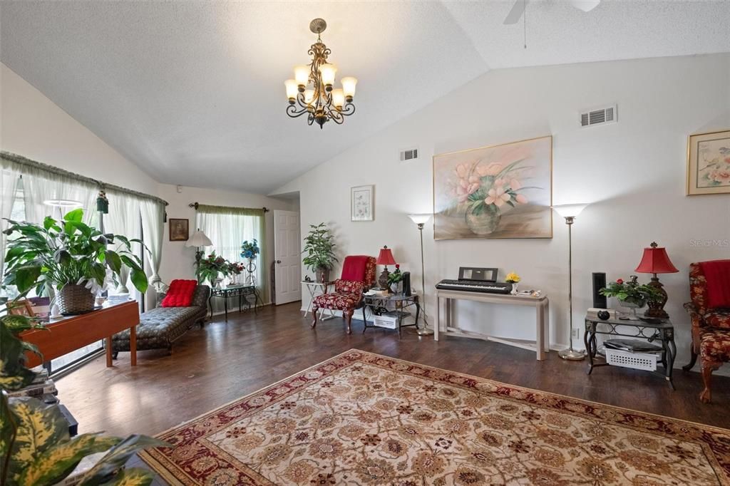 En Venta: $775,000 (4 camas, 3 baños, 2619 Pies cuadrados)