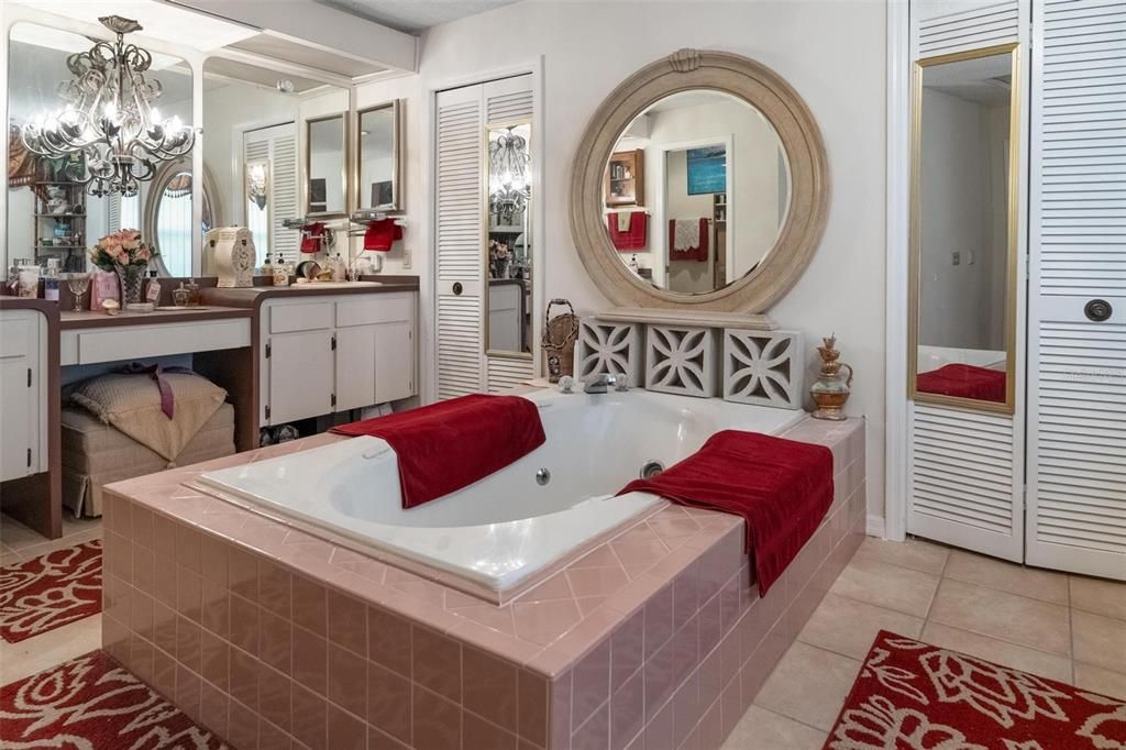 En Venta: $775,000 (4 camas, 3 baños, 2619 Pies cuadrados)