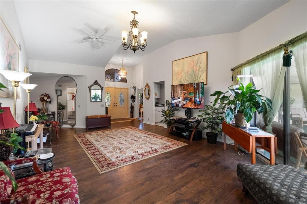 En Venta: $775,000 (4 camas, 3 baños, 2619 Pies cuadrados)