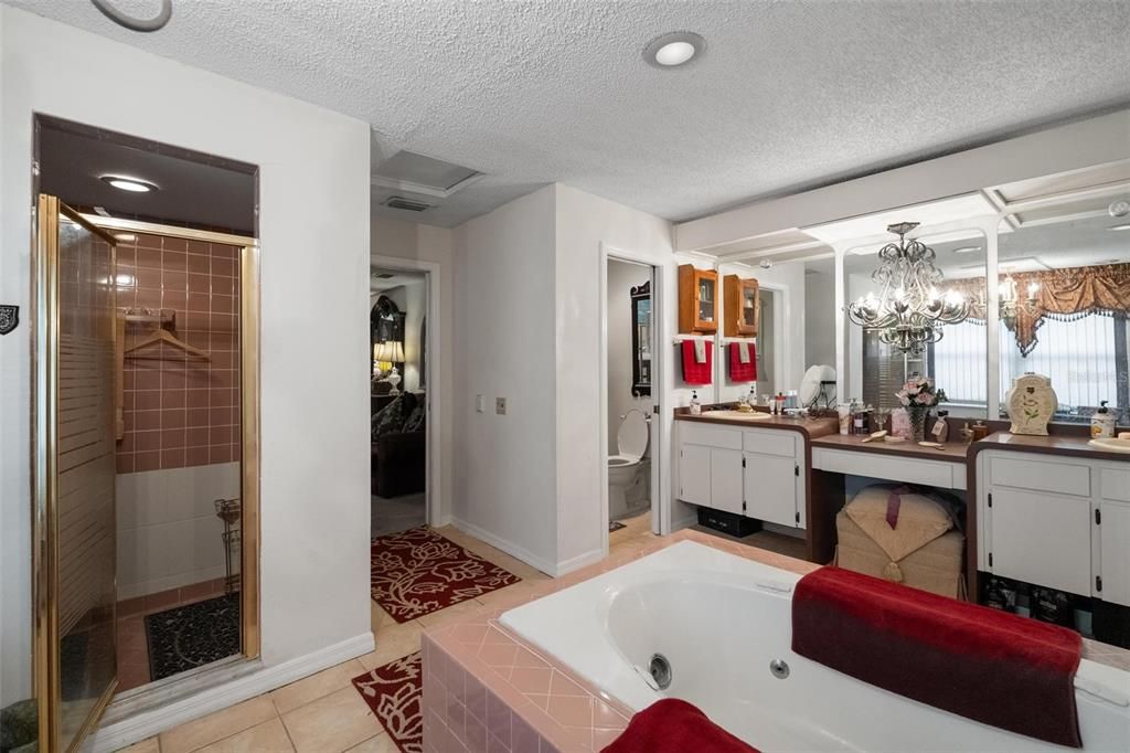 En Venta: $775,000 (4 camas, 3 baños, 2619 Pies cuadrados)