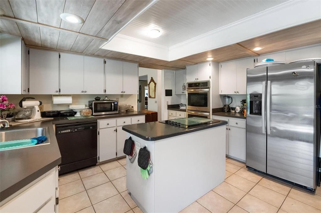 En Venta: $775,000 (4 camas, 3 baños, 2619 Pies cuadrados)