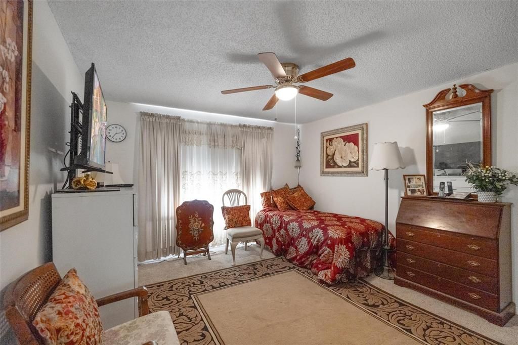 En Venta: $775,000 (4 camas, 3 baños, 2619 Pies cuadrados)