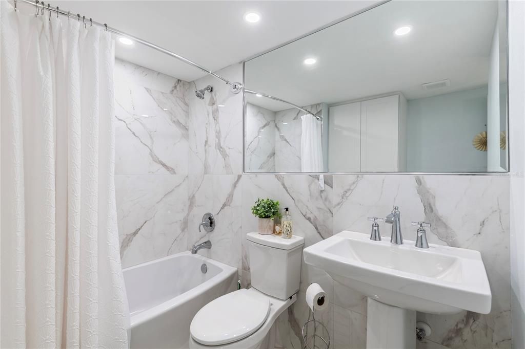 待售: $929,000 (2 贝兹, 2 浴室, 1409 平方英尺)