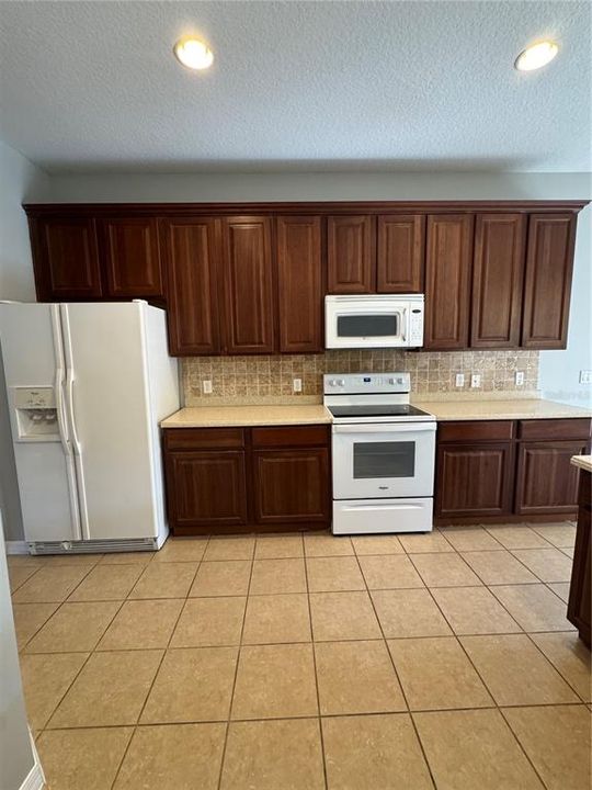 出租: $2,795 (4 贝兹, 2 浴室, 2254 平方英尺)