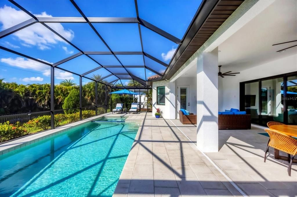 En Venta: $834,000 (3 camas, 3 baños, 2157 Pies cuadrados)