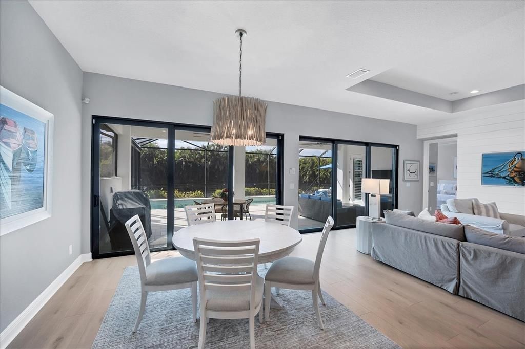 En Venta: $834,000 (3 camas, 3 baños, 2157 Pies cuadrados)