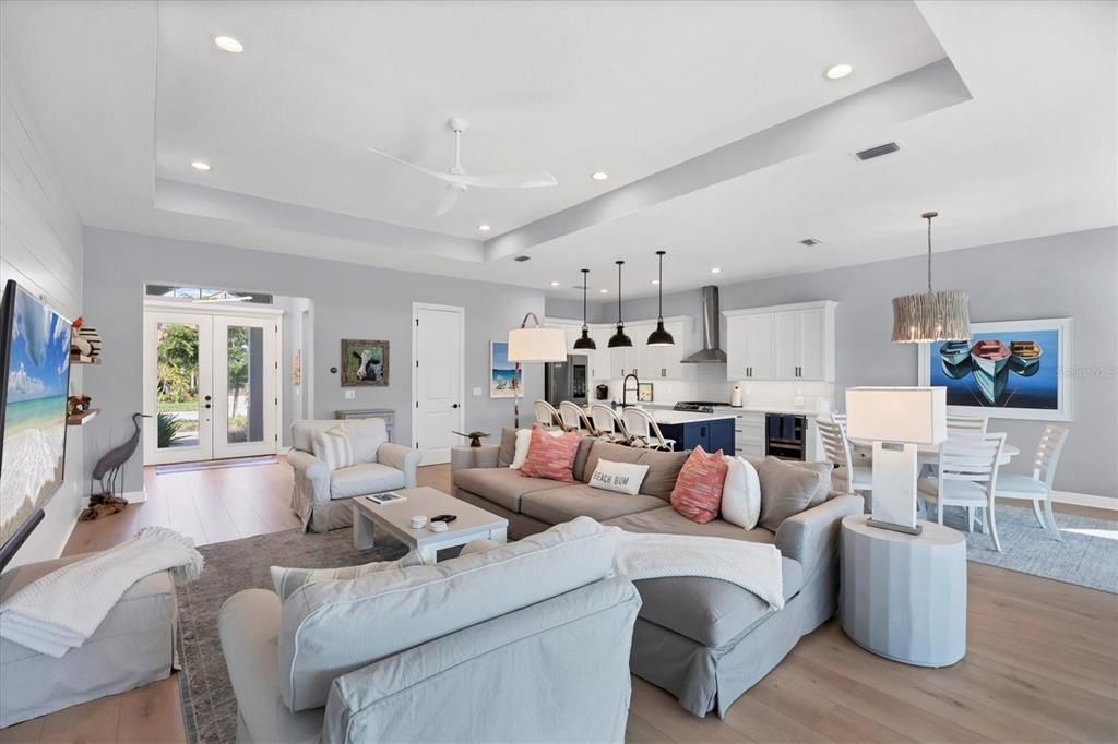 En Venta: $834,000 (3 camas, 3 baños, 2157 Pies cuadrados)