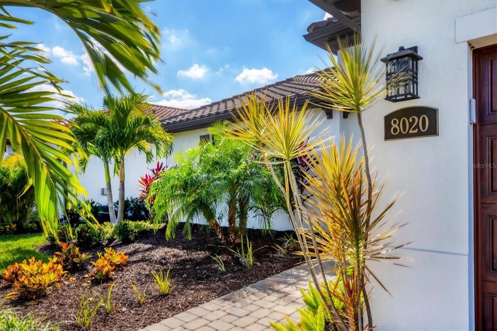 En Venta: $834,000 (3 camas, 3 baños, 2157 Pies cuadrados)