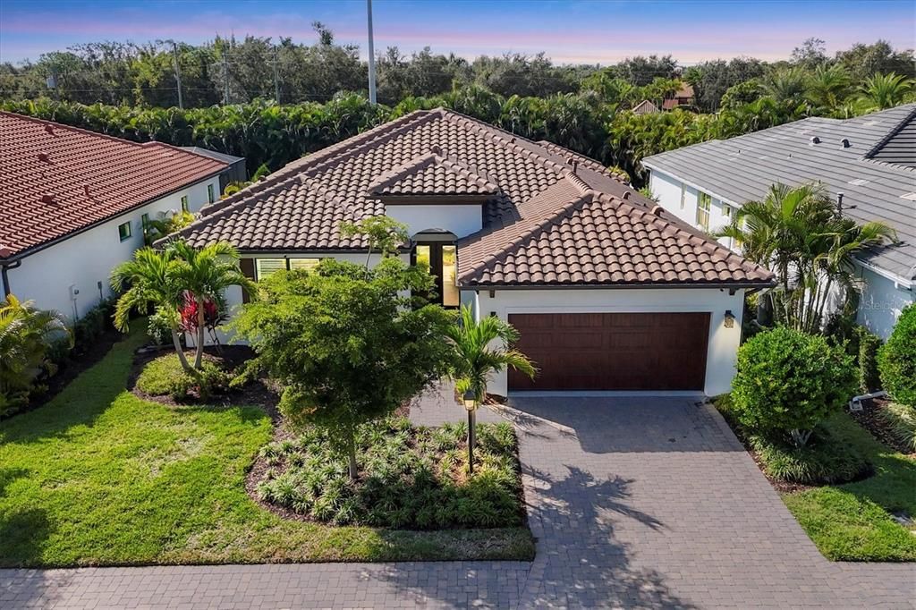 En Venta: $834,000 (3 camas, 3 baños, 2157 Pies cuadrados)