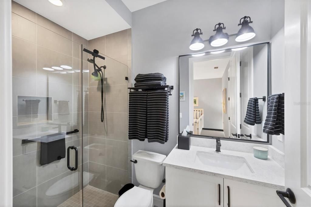 En Venta: $834,000 (3 camas, 3 baños, 2157 Pies cuadrados)