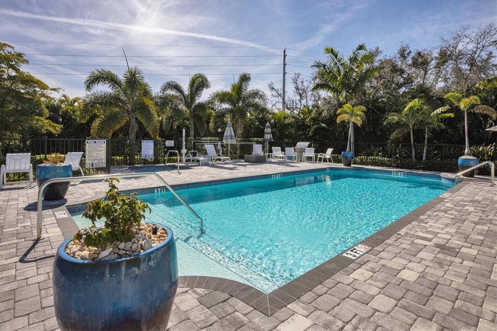 En Venta: $834,000 (3 camas, 3 baños, 2157 Pies cuadrados)