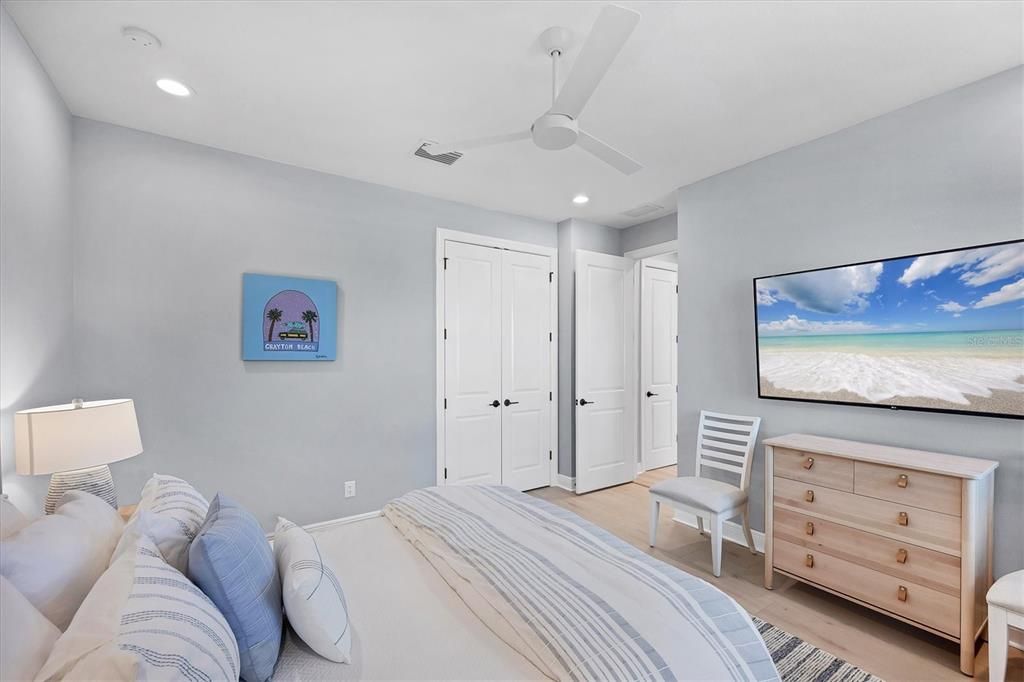 En Venta: $834,000 (3 camas, 3 baños, 2157 Pies cuadrados)