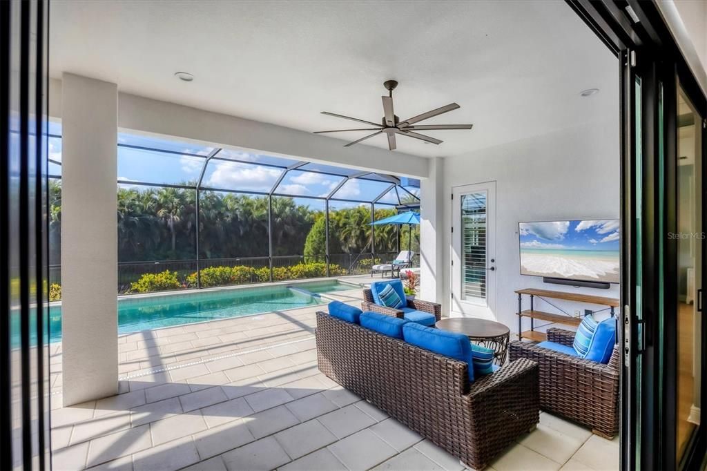 En Venta: $834,000 (3 camas, 3 baños, 2157 Pies cuadrados)