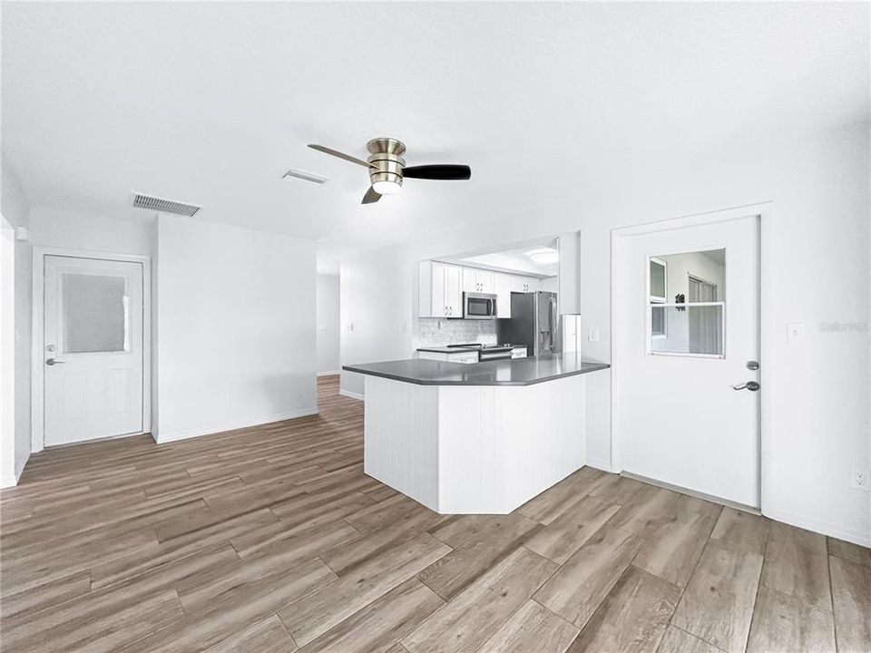 На продажу: $284,000 (2 спален, 2 ванн, 1398 Квадратных фут)