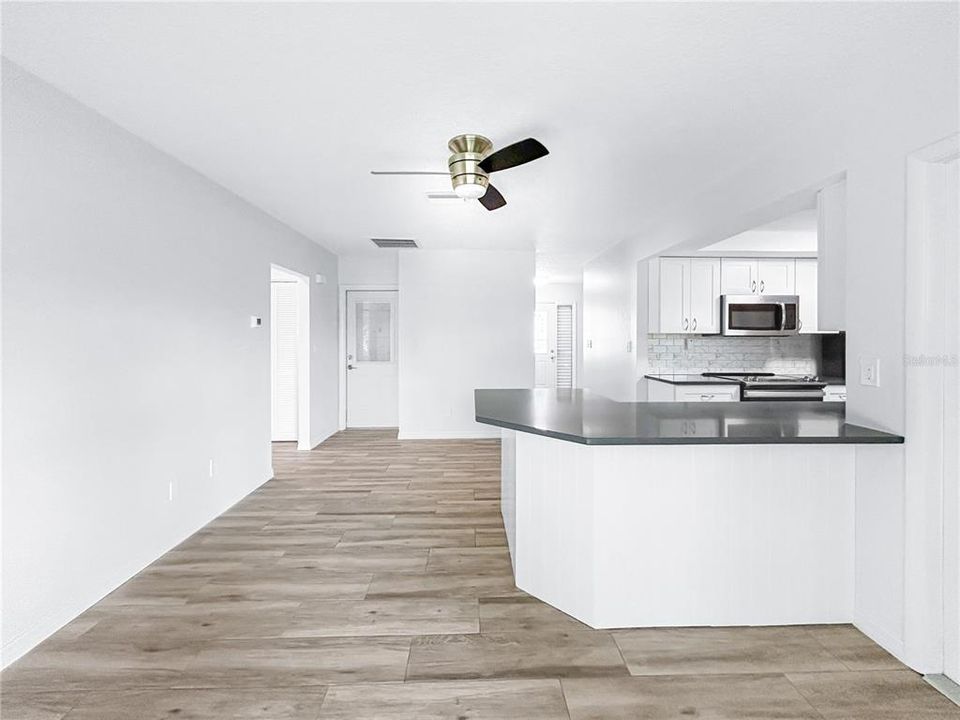 На продажу: $284,000 (2 спален, 2 ванн, 1398 Квадратных фут)