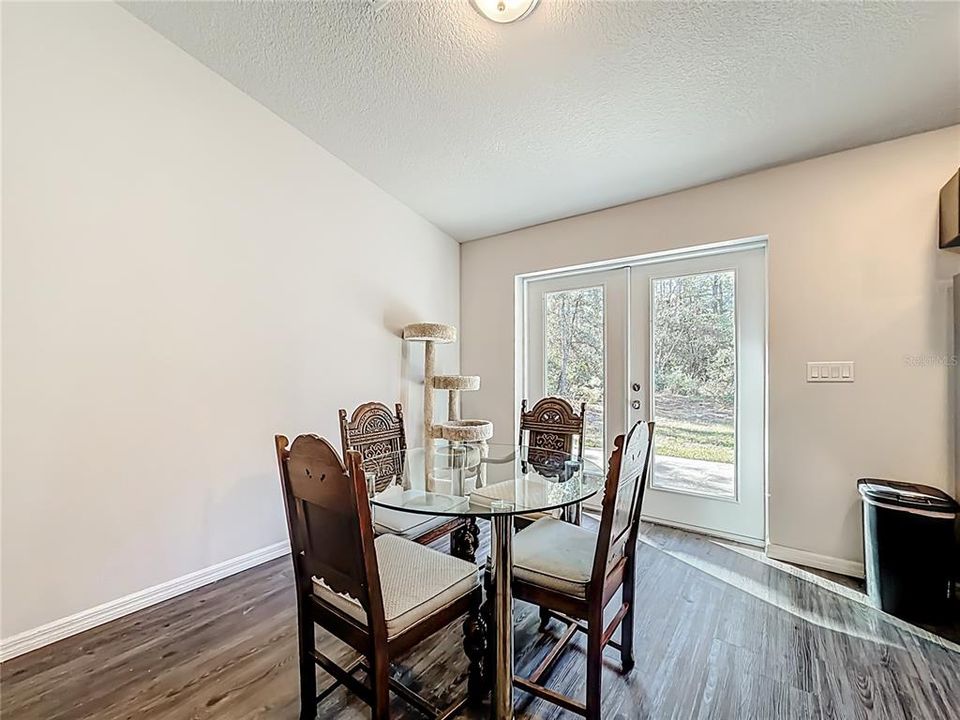 Active With Contract: $215,000 (3 beds, 2 baths, 1400 Square Feet)