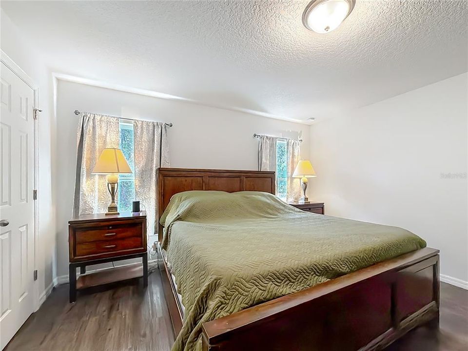 Active With Contract: $215,000 (3 beds, 2 baths, 1400 Square Feet)