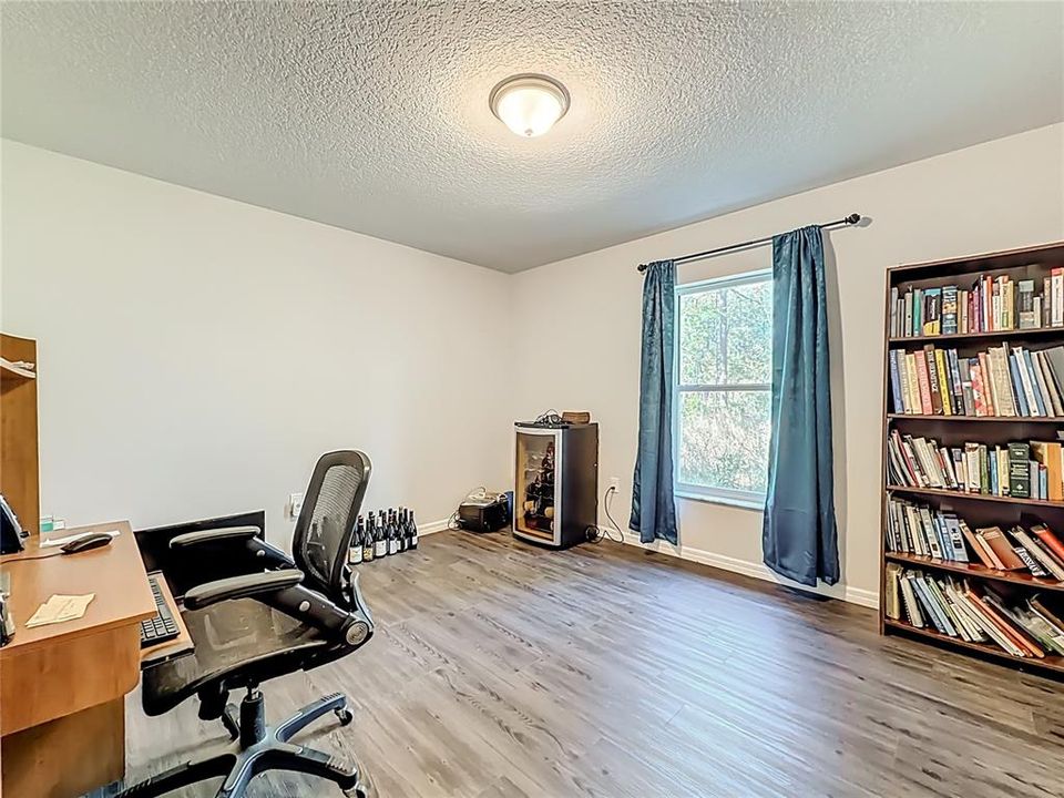 Active With Contract: $215,000 (3 beds, 2 baths, 1400 Square Feet)