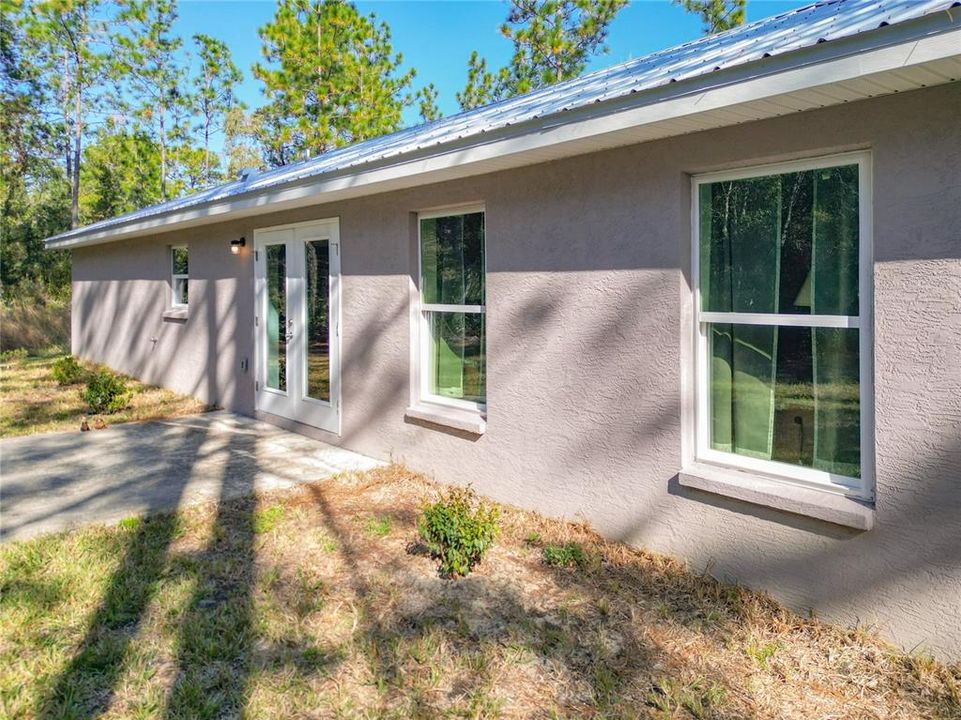 Active With Contract: $215,000 (3 beds, 2 baths, 1400 Square Feet)