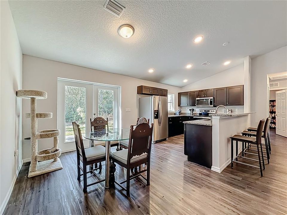 Active With Contract: $215,000 (3 beds, 2 baths, 1400 Square Feet)