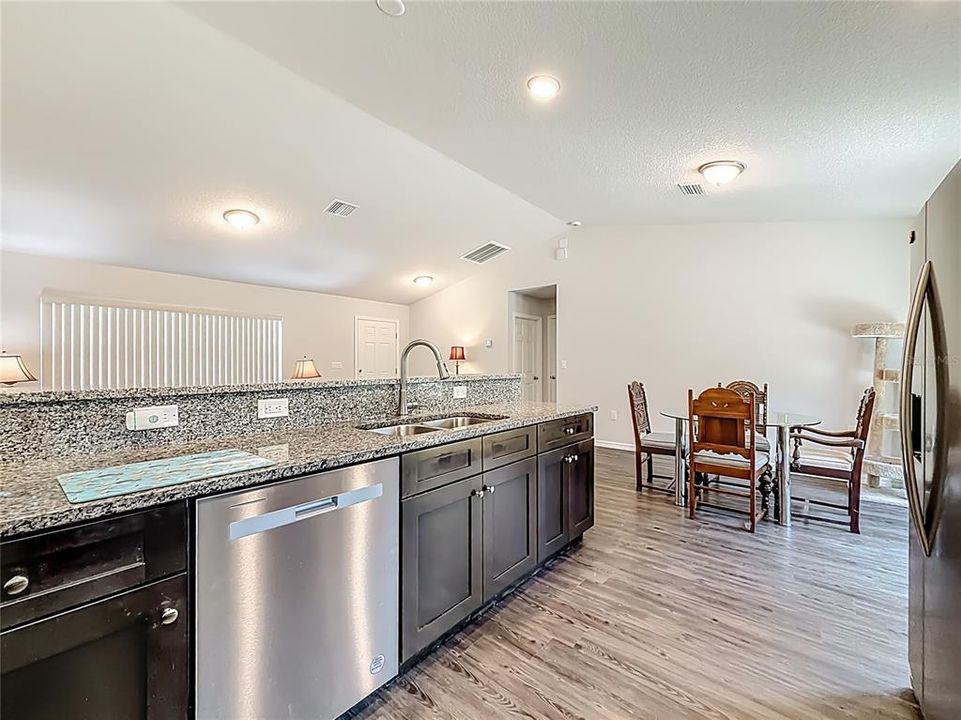 Active With Contract: $215,000 (3 beds, 2 baths, 1400 Square Feet)