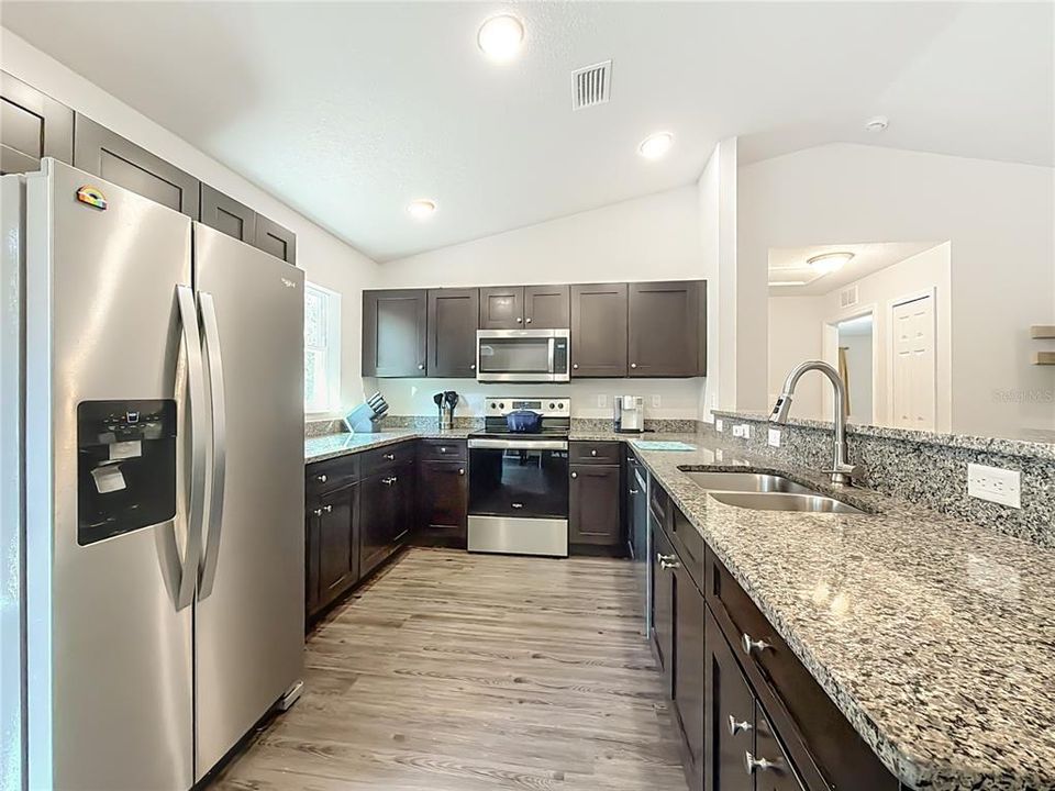 Active With Contract: $215,000 (3 beds, 2 baths, 1400 Square Feet)