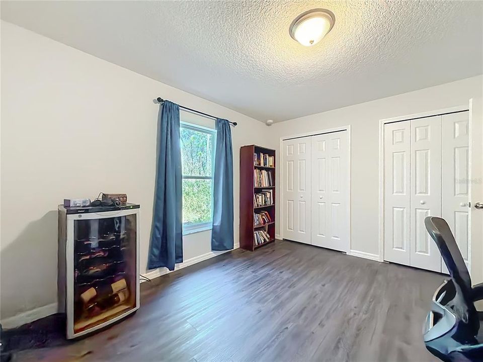 Active With Contract: $215,000 (3 beds, 2 baths, 1400 Square Feet)