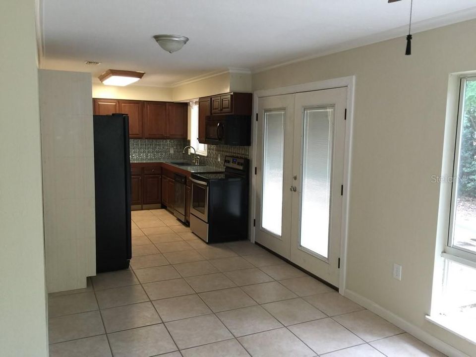 For Rent: $1,995 (4 beds, 2 baths, 1626 Square Feet)