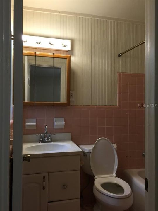 For Rent: $1,995 (4 beds, 2 baths, 1626 Square Feet)