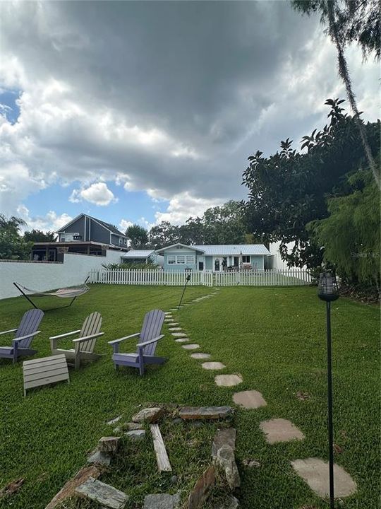 For Rent: $3,000 (2 beds, 1 baths, 920 Square Feet)