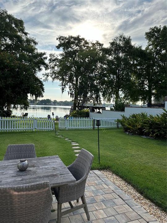 For Rent: $3,000 (2 beds, 1 baths, 920 Square Feet)