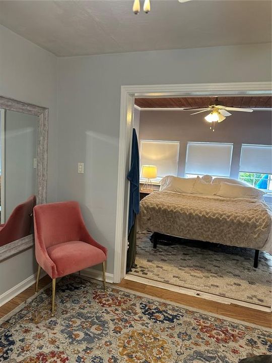 For Rent: $3,000 (2 beds, 1 baths, 920 Square Feet)