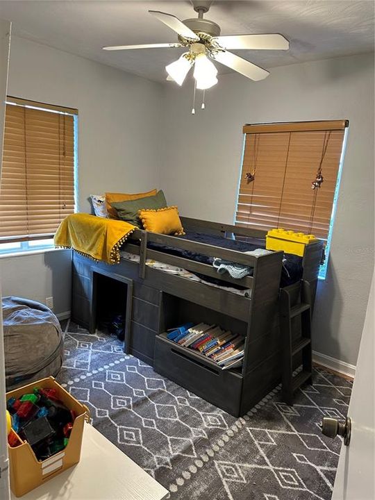 For Rent: $3,000 (2 beds, 1 baths, 920 Square Feet)