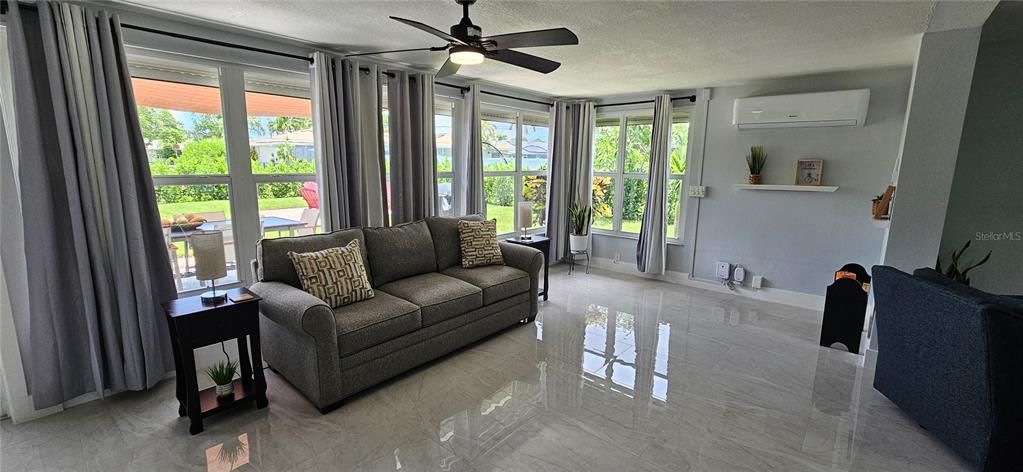 For Rent: $2,300 (3 beds, 2 baths, 1370 Square Feet)