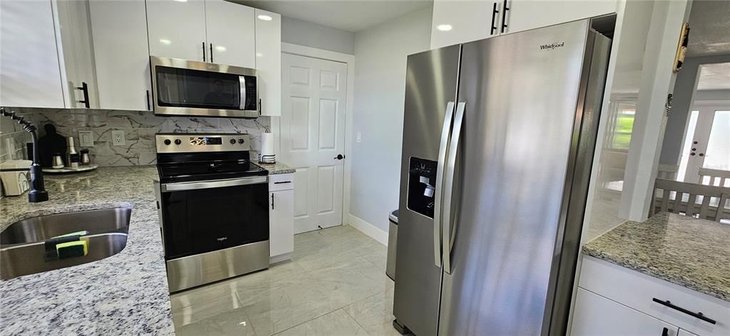 For Rent: $2,300 (3 beds, 2 baths, 1370 Square Feet)