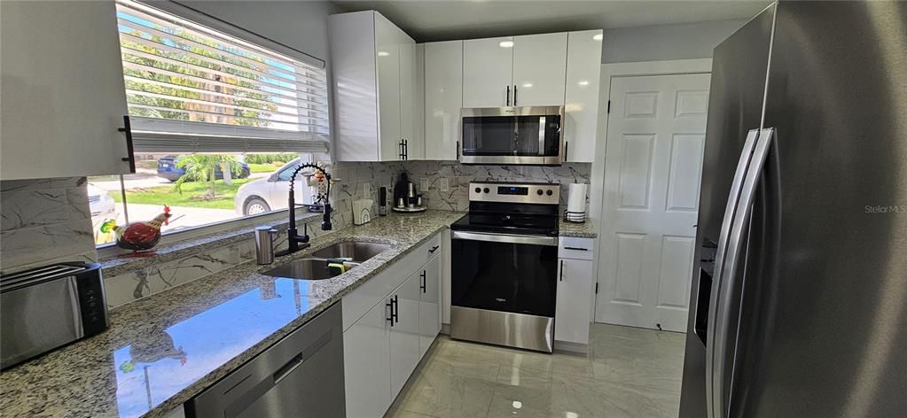 For Rent: $2,300 (3 beds, 2 baths, 1370 Square Feet)