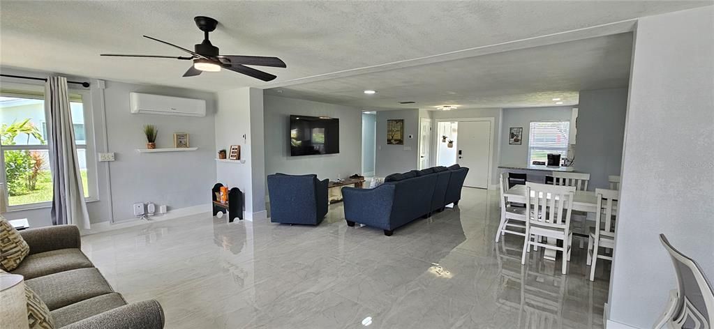 For Rent: $2,300 (3 beds, 2 baths, 1370 Square Feet)