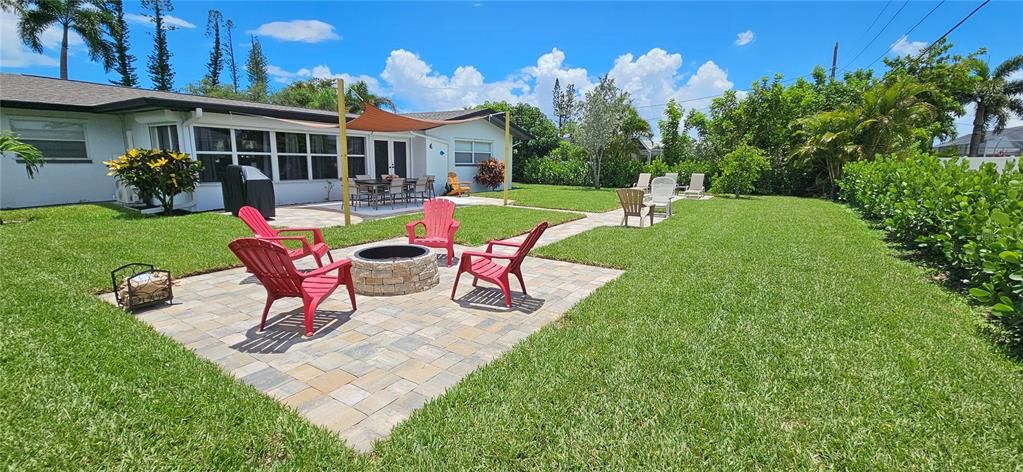 For Rent: $2,300 (3 beds, 2 baths, 1370 Square Feet)