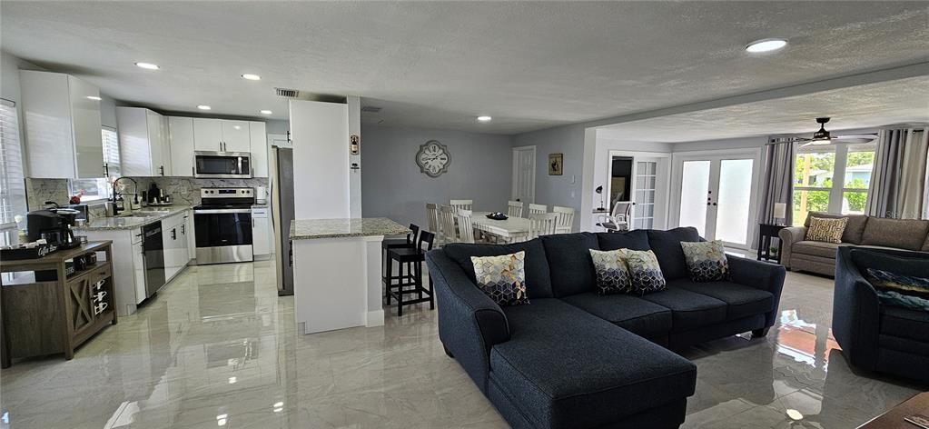 For Rent: $2,300 (3 beds, 2 baths, 1370 Square Feet)