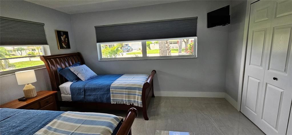 For Rent: $2,300 (3 beds, 2 baths, 1370 Square Feet)