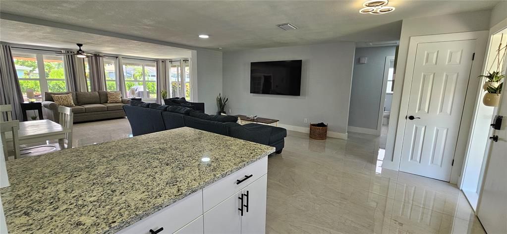 For Rent: $2,300 (3 beds, 2 baths, 1370 Square Feet)