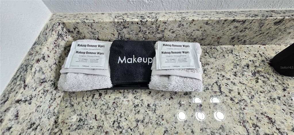 For Rent: $2,300 (3 beds, 2 baths, 1370 Square Feet)