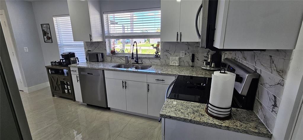 For Rent: $2,300 (3 beds, 2 baths, 1370 Square Feet)