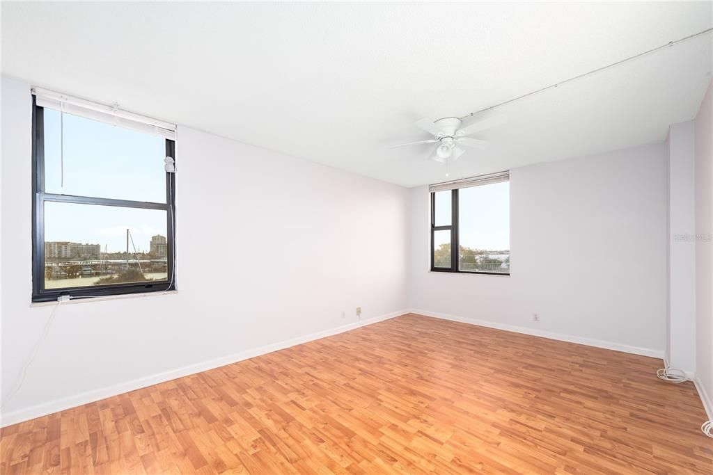 出租: $2,300 (2 贝兹, 2 浴室, 1005 平方英尺)