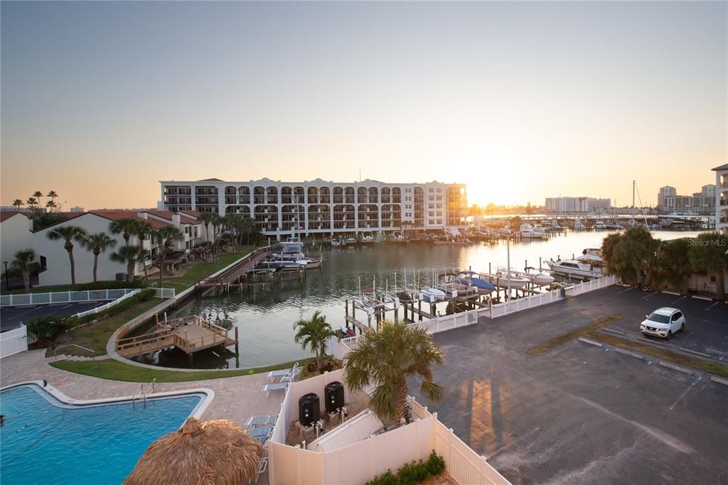 出租: $2,300 (2 贝兹, 2 浴室, 1005 平方英尺)