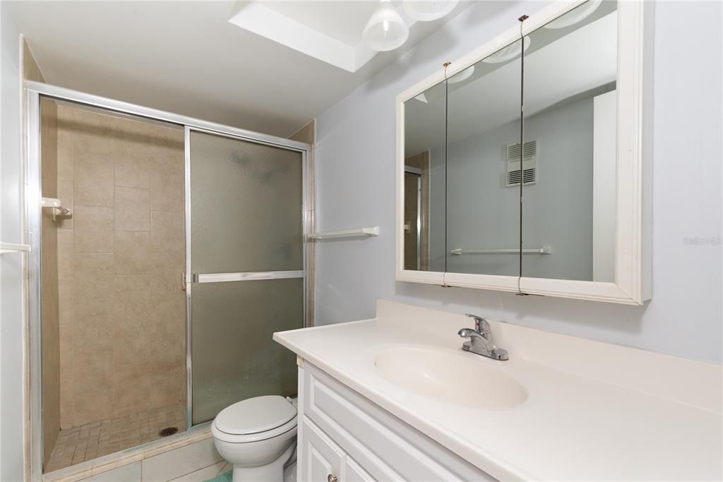 出租: $2,300 (2 贝兹, 2 浴室, 1005 平方英尺)