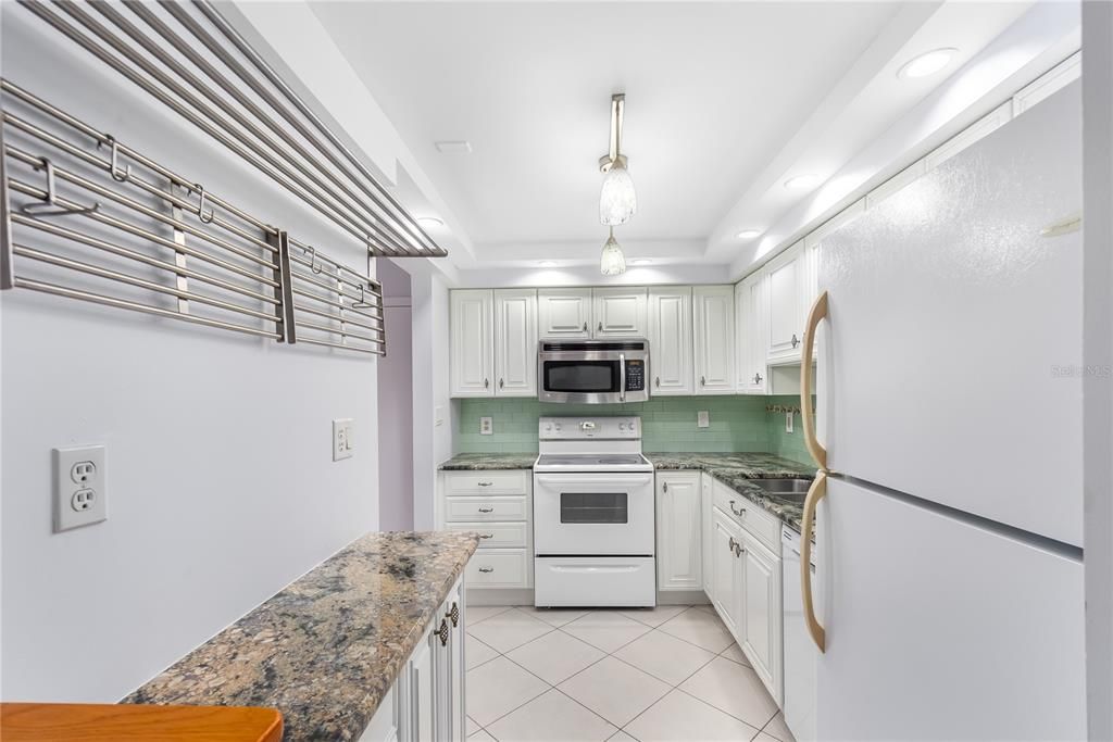 出租: $2,300 (2 贝兹, 2 浴室, 1005 平方英尺)