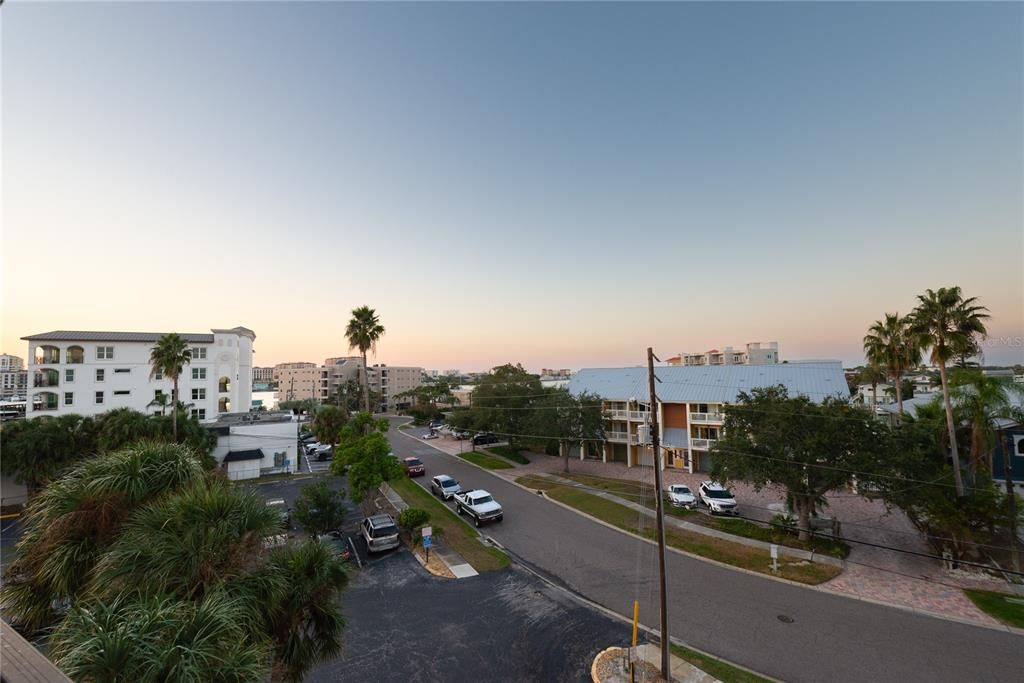 出租: $2,300 (2 贝兹, 2 浴室, 1005 平方英尺)