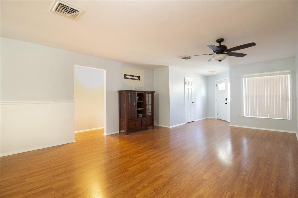 Active With Contract: $430,000 (3 beds, 2 baths, 1325 Square Feet)